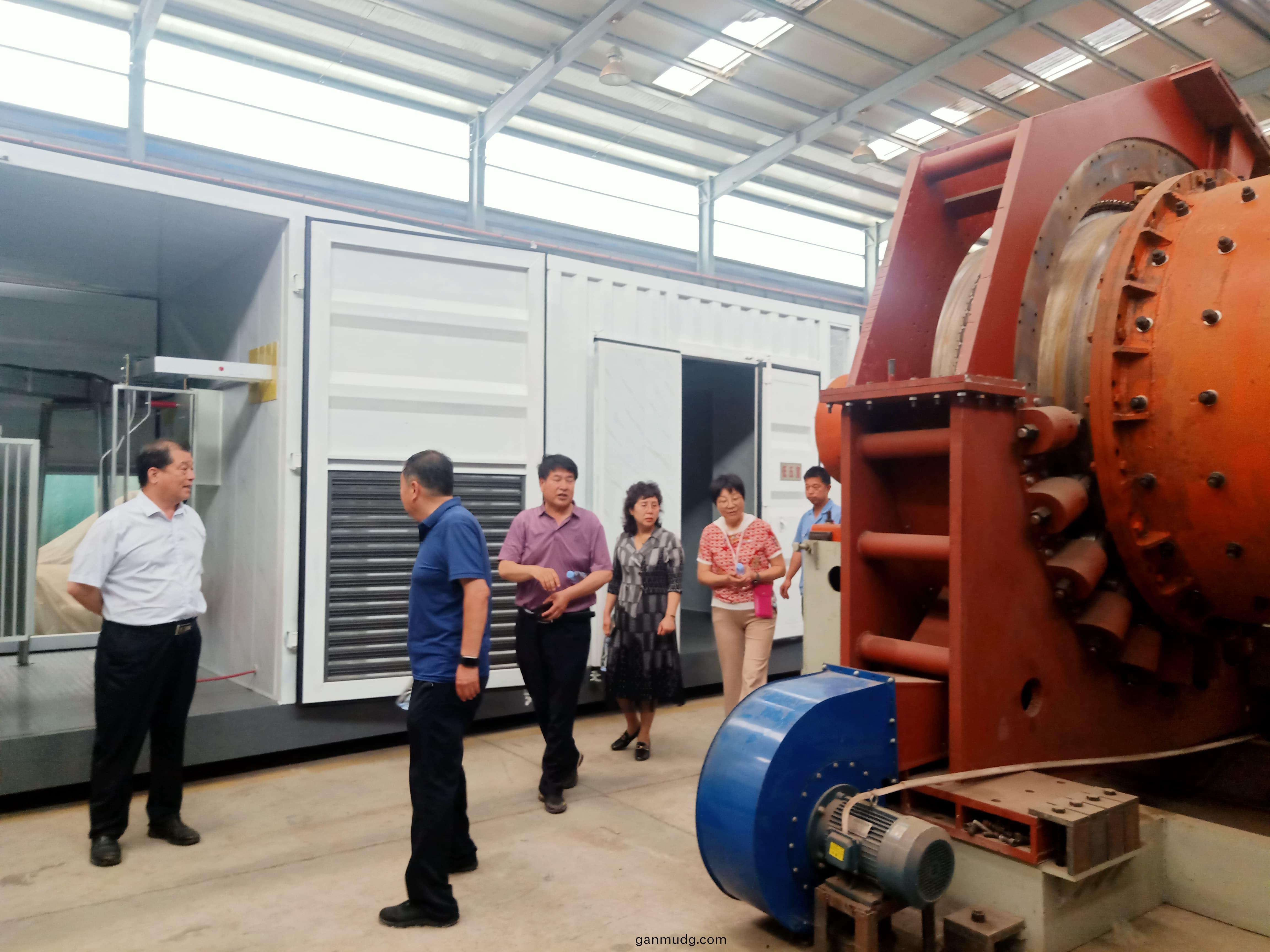 領(ling)導來(lai)公(gong)司蓡(shen)觀