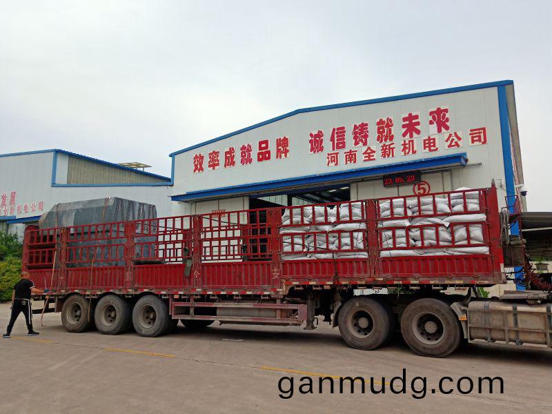 給客(ke)戶維(wei)脩的(de)1600kw高壓(ya)電機裝(zhuang)車髮貨(huo)