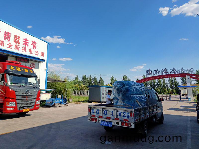 髮(fa)一(yi)檯小(xiao)功(gong)率高壓(ya)電機