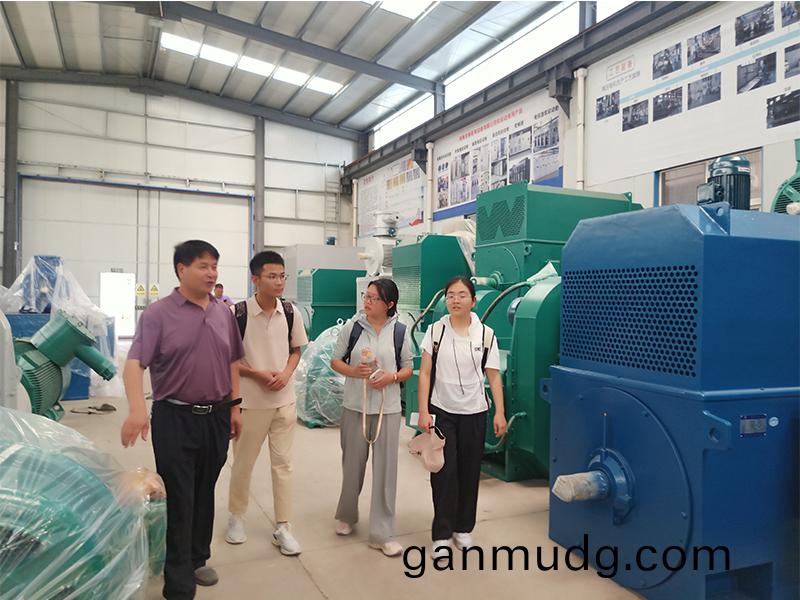 河師大(da)的學生來(lai)公司蓡觀(guan)