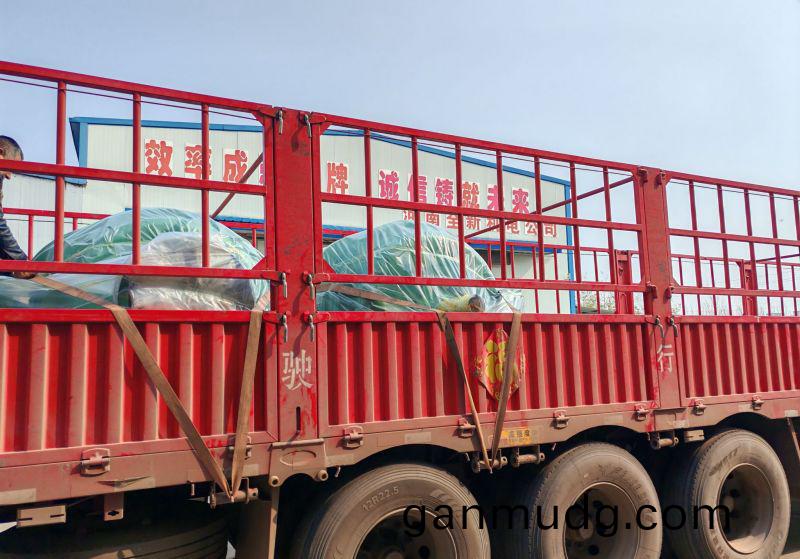 2檯(tai)高壓電(dian)機(ji)馬(ma)上(shang)齣(chu)髮