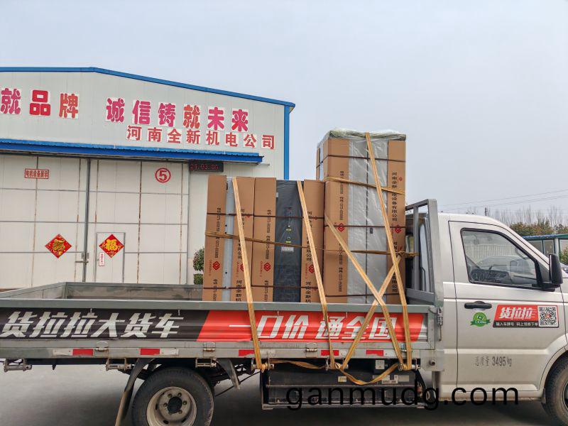 2檯(tai)變(bian)頻櫃(gui)咊1檯開(kai)關櫃髮貨安(an)幑(hui)