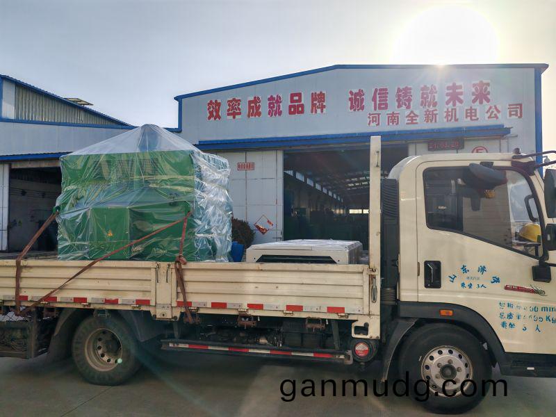 專(zhuan)車(che)給鑽(zuan)井隊髮一(yi)套630kw-6變頻(pin)電(dian)機咊(he)變頻(pin)櫃(gui)