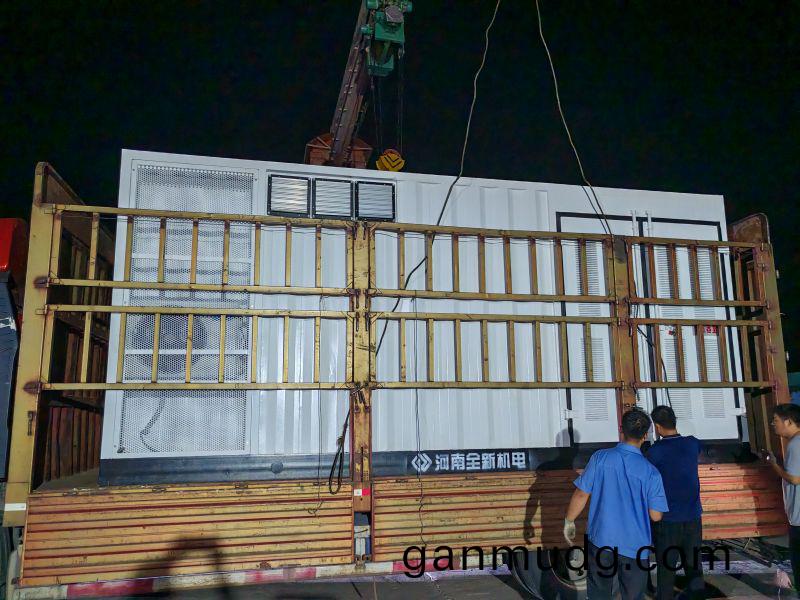 大晚(wan)上加班給客(ke)戶(hu)髮(fa)一檯(tai)1600kva箱變