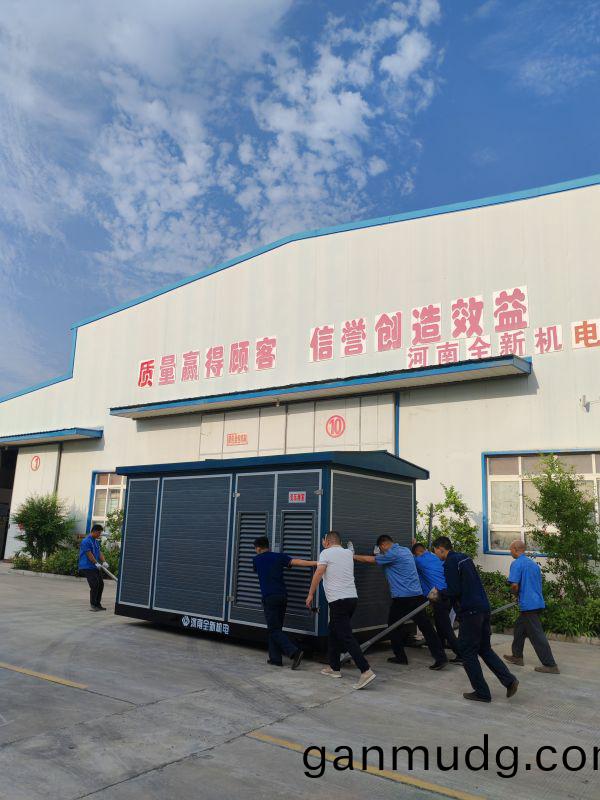 齊心協(xie)力，迻(yi)動(dong)箱變，準備髮貨